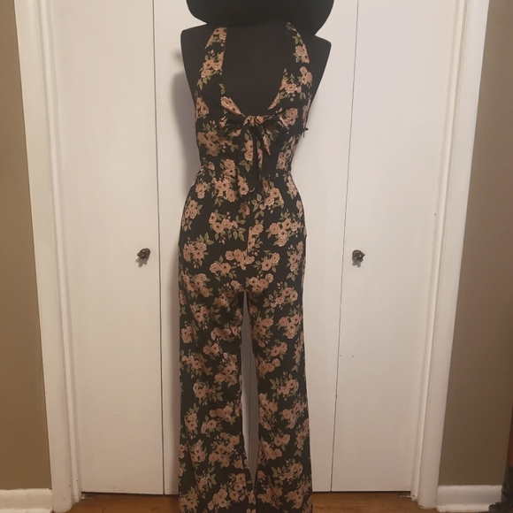 Amuse Society Black floral jumpsuit w/ bell bottoms Sz S - Picture 2 of 6